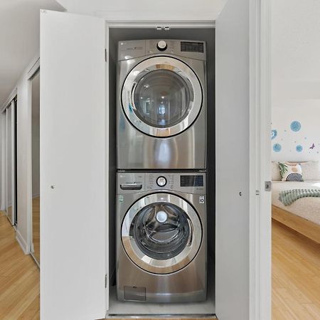 Modern 2-Bedroom Condo W Floor To Ceiling Windows Τορόντο Εξωτερικό φωτογραφία