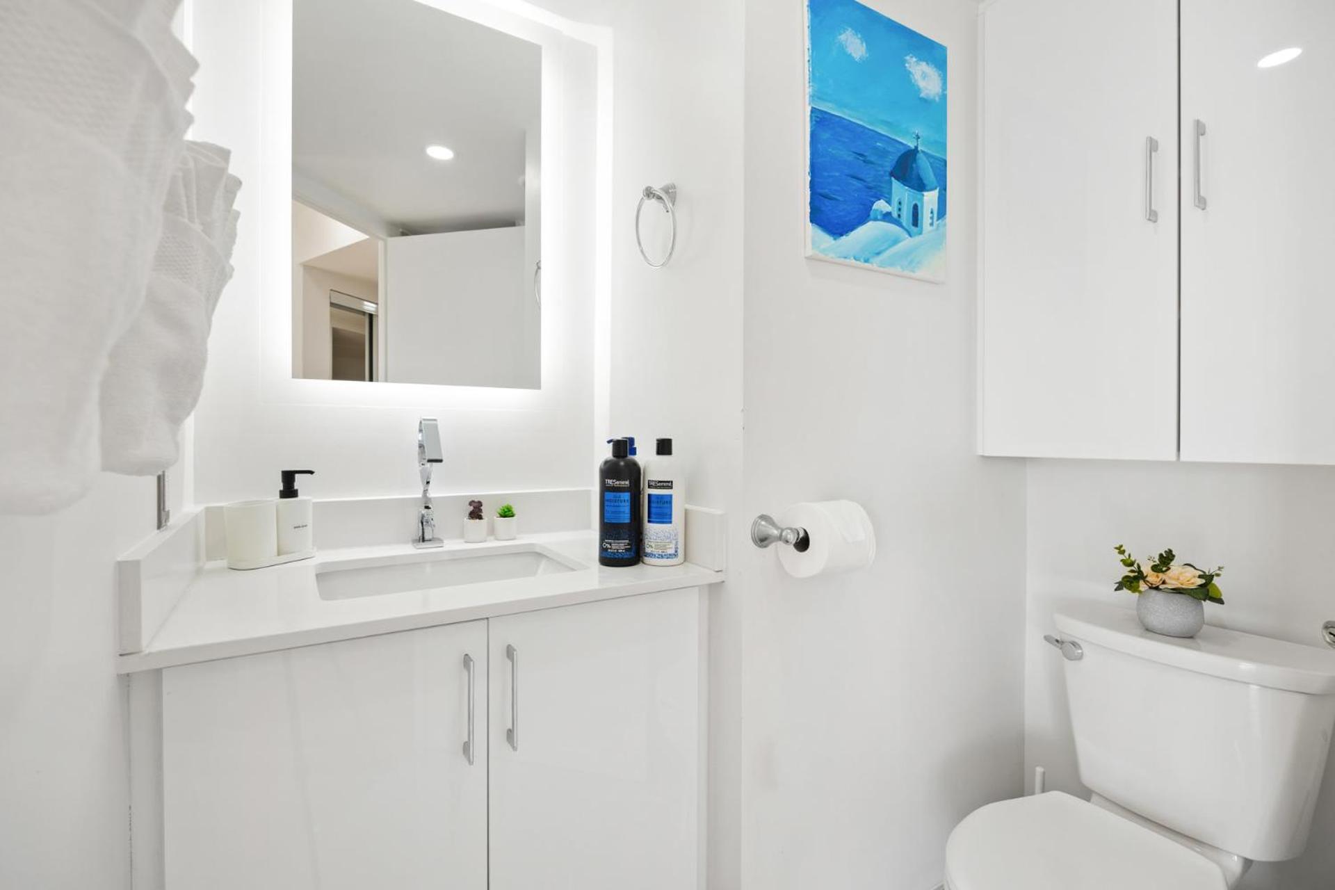 Modern 2-Bedroom Condo W Floor To Ceiling Windows Τορόντο Εξωτερικό φωτογραφία