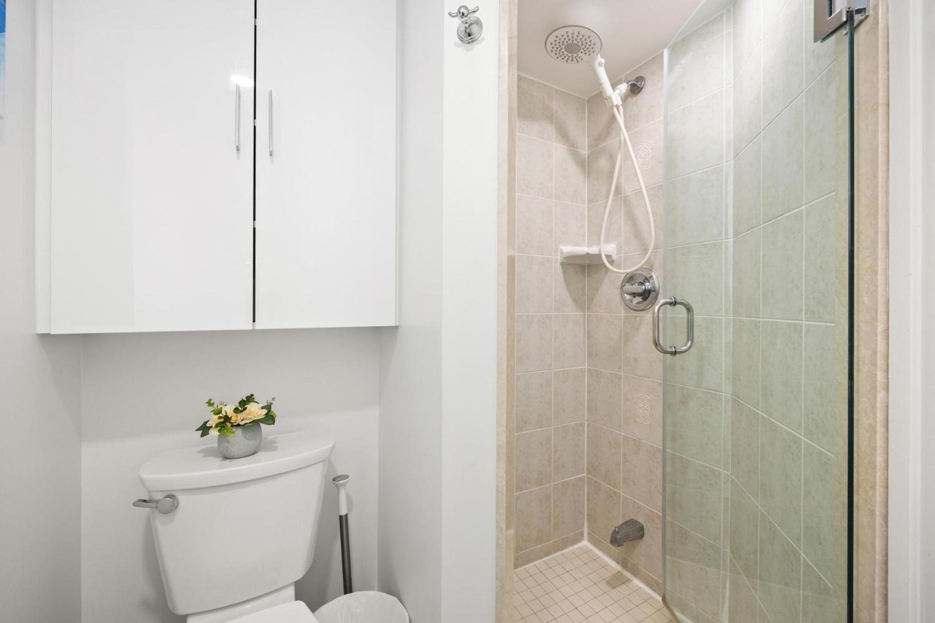 Modern 2-Bedroom Condo W Floor To Ceiling Windows Τορόντο Εξωτερικό φωτογραφία