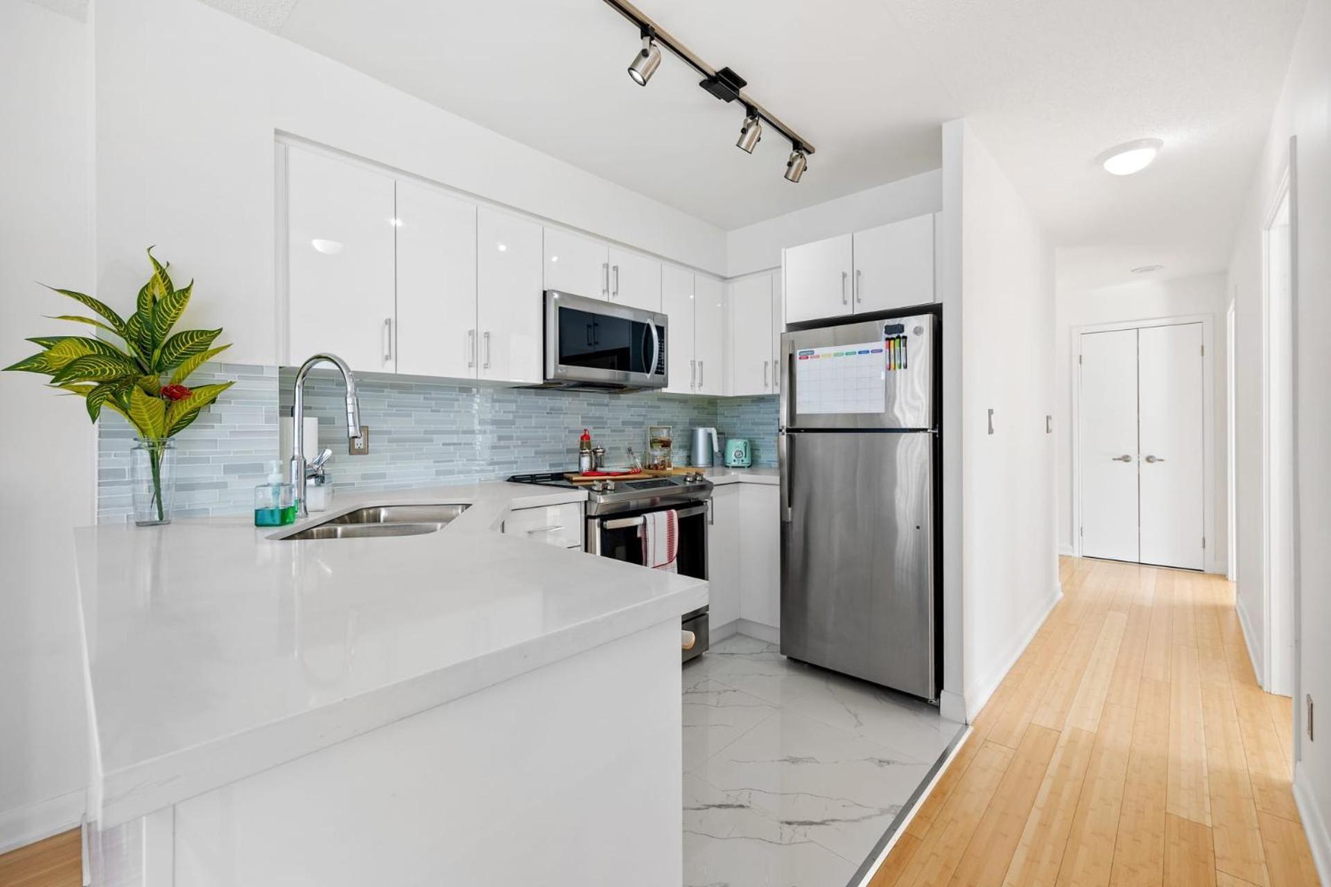 Modern 2-Bedroom Condo W Floor To Ceiling Windows Τορόντο Εξωτερικό φωτογραφία