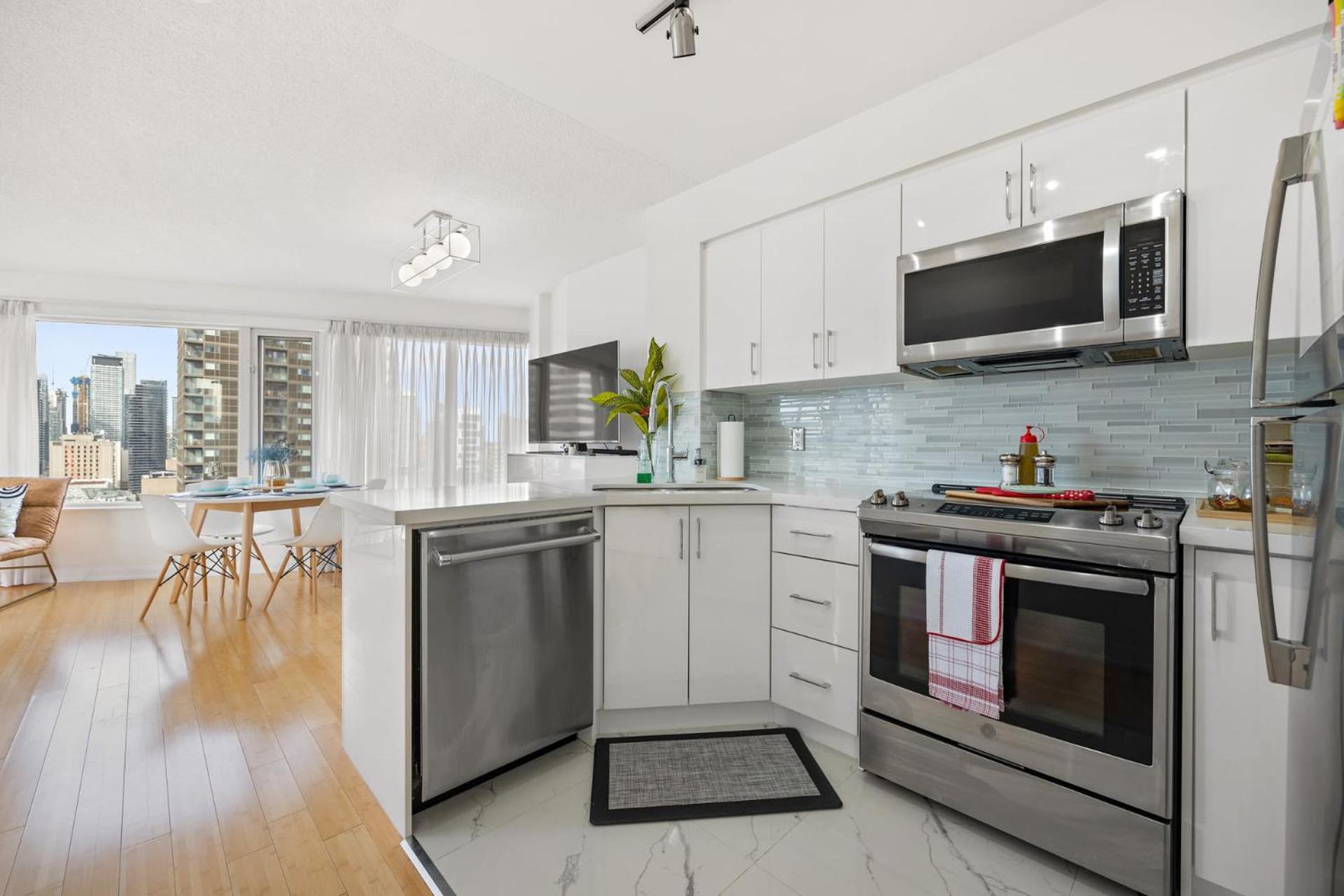 Modern 2-Bedroom Condo W Floor To Ceiling Windows Τορόντο Εξωτερικό φωτογραφία