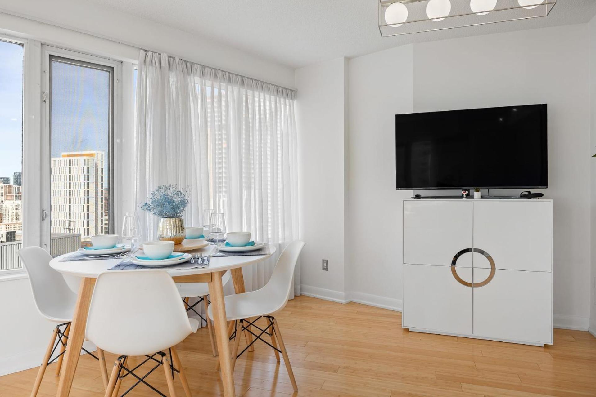 Modern 2-Bedroom Condo W Floor To Ceiling Windows Τορόντο Εξωτερικό φωτογραφία