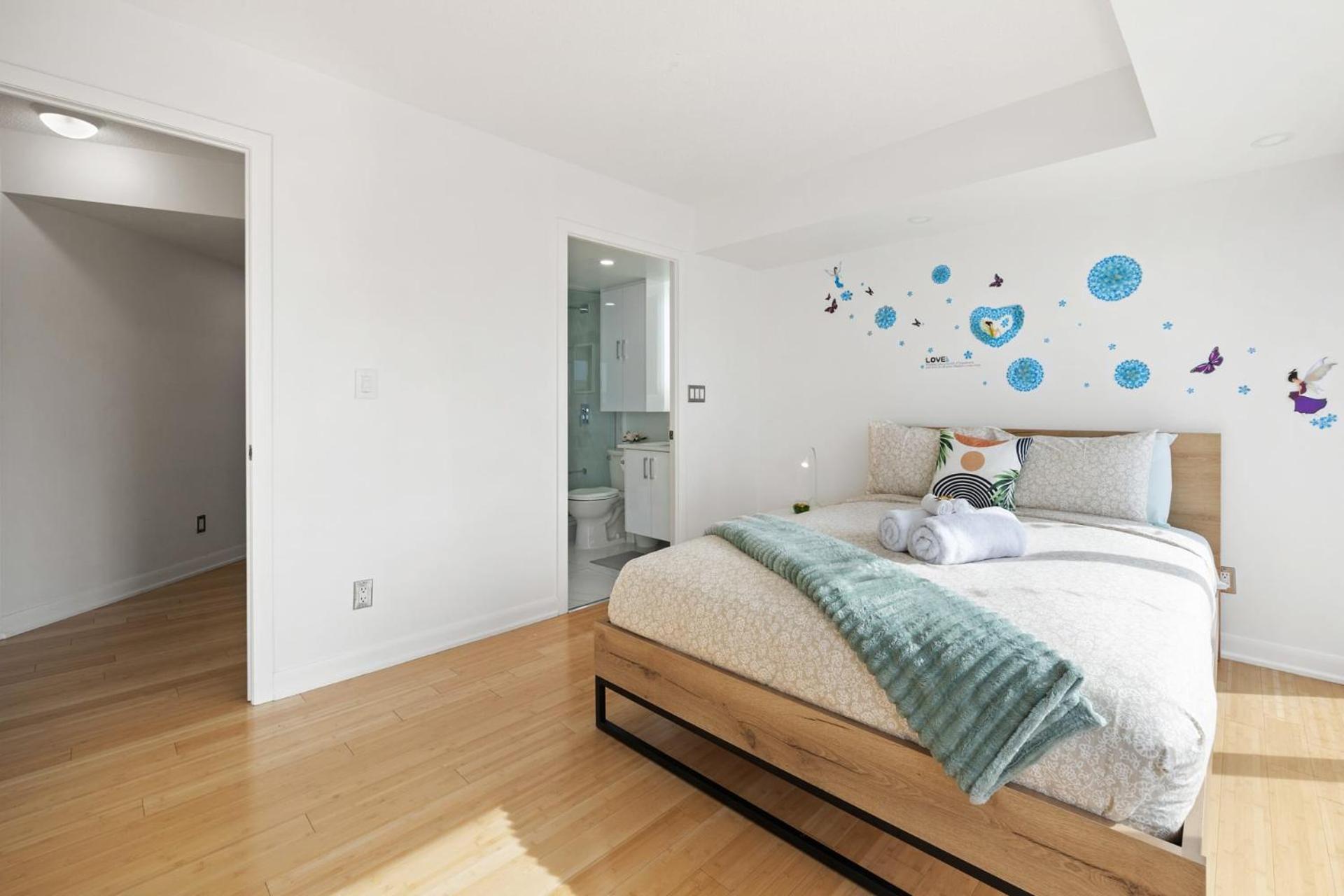 Modern 2-Bedroom Condo W Floor To Ceiling Windows Τορόντο Εξωτερικό φωτογραφία
