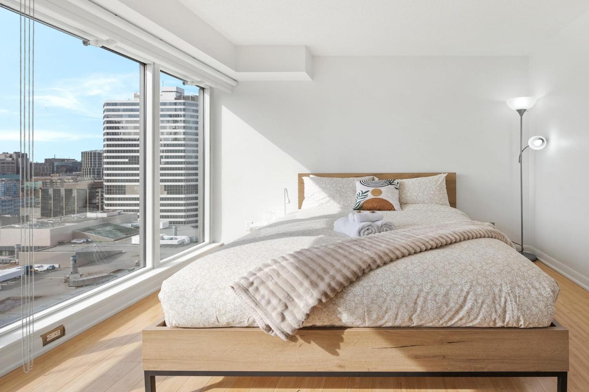 Modern 2-Bedroom Condo W Floor To Ceiling Windows Τορόντο Εξωτερικό φωτογραφία