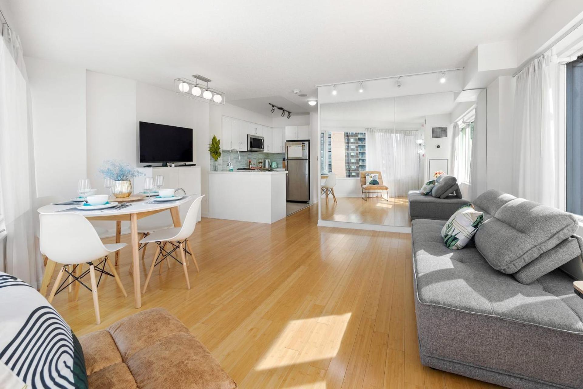 Modern 2-Bedroom Condo W Floor To Ceiling Windows Τορόντο Εξωτερικό φωτογραφία